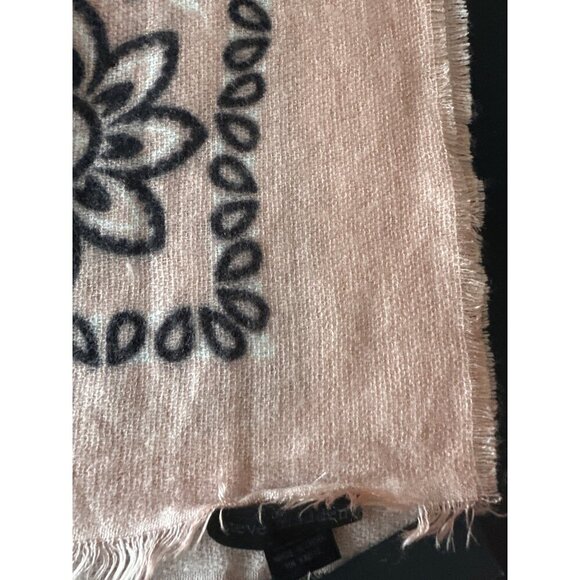NWT Steve Madden Pink And Black Fringed Acrylic Scarf  Paisley & Floral Design - Picture 5 of 5